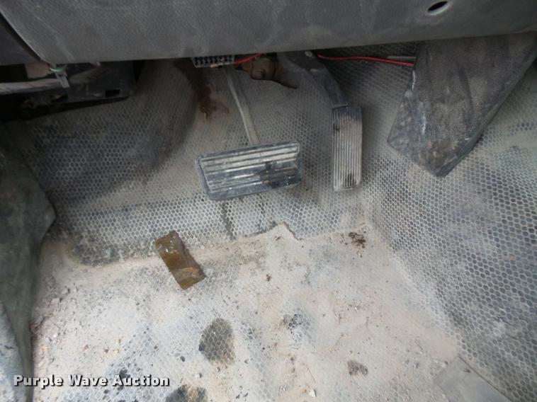 image for item DA6353 2009 GMC Sierra 2500HD Crew Cab flatbed pickup truck