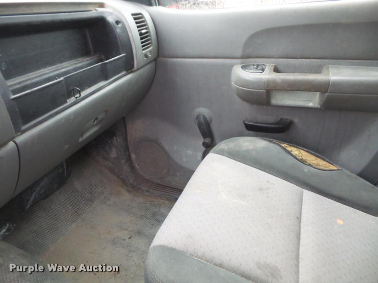 image for item DA6353 2009 GMC Sierra 2500HD Crew Cab flatbed pickup truck