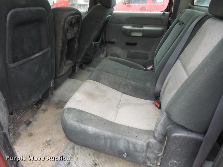 image for item DA6353 2009 GMC Sierra 2500HD Crew Cab flatbed pickup truck