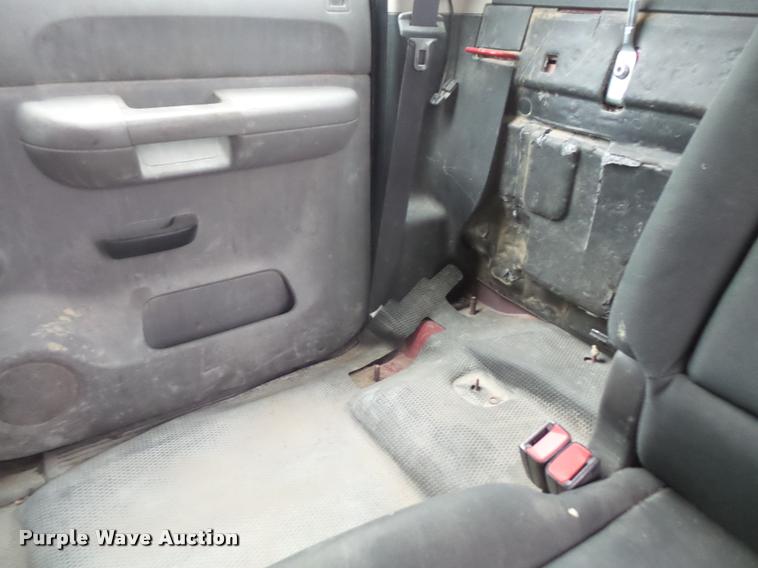 image for item DA6353 2009 GMC Sierra 2500HD Crew Cab flatbed pickup truck