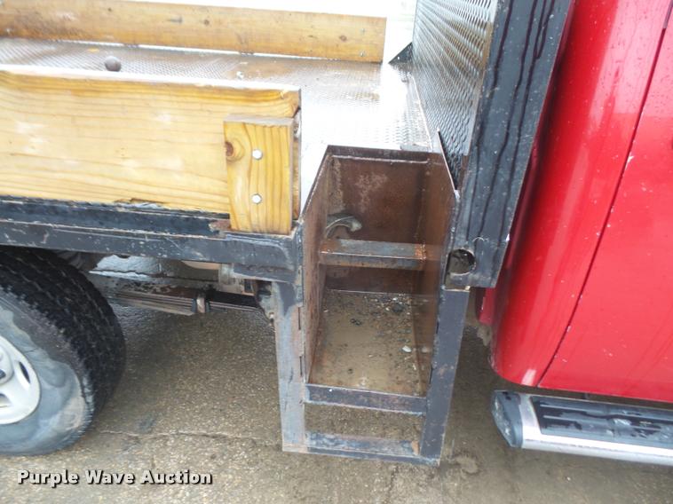 image for item DA6353 2009 GMC Sierra 2500HD Crew Cab flatbed pickup truck