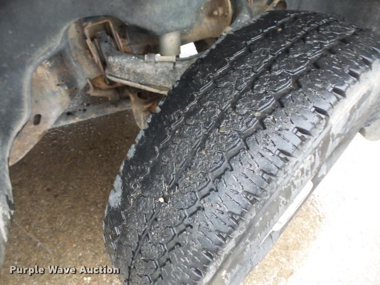 image for item DA6353 2009 GMC Sierra 2500HD Crew Cab flatbed pickup truck