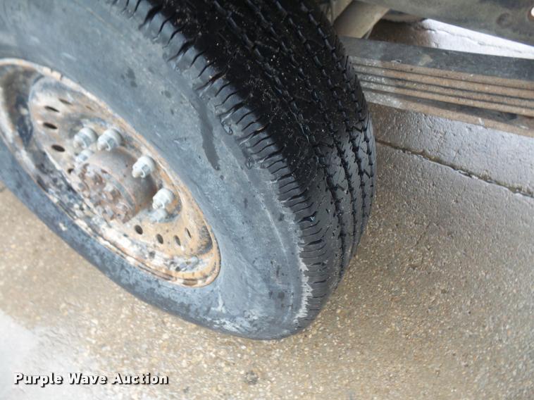 image for item DA6353 2009 GMC Sierra 2500HD Crew Cab flatbed pickup truck