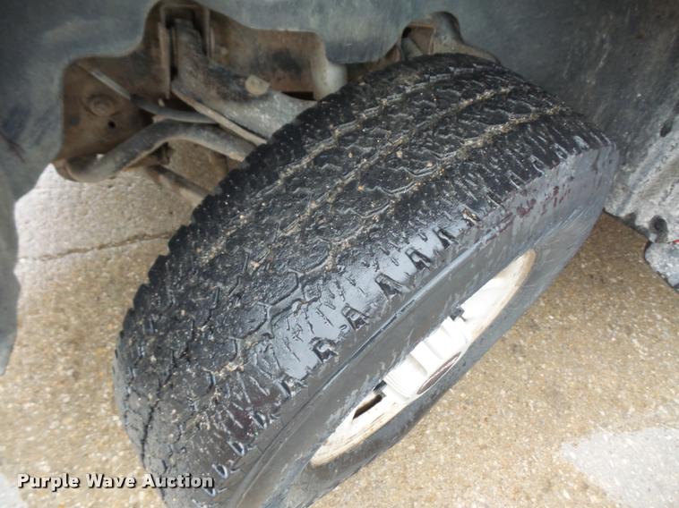 image for item DA6353 2009 GMC Sierra 2500HD Crew Cab flatbed pickup truck