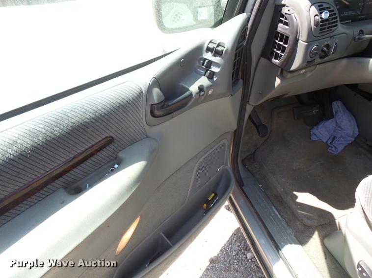image for item DA6377 1997 Chrysler Town & Country van