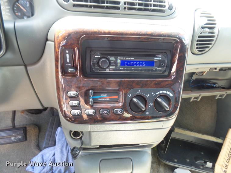 image for item DA6377 1997 Chrysler Town & Country van
