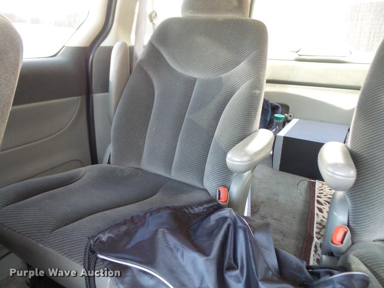 image for item DA6377 1997 Chrysler Town & Country van