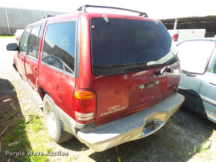 image for item DA6380 2000 Ford Explorer SUV