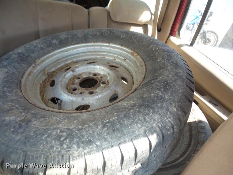 image for item DA6380 2000 Ford Explorer SUV