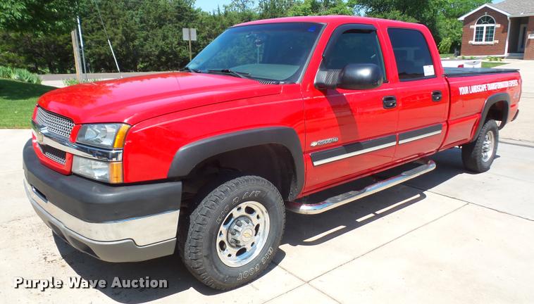 image for item DA6407 2003 Chevrolet Silverado 2500HD Crew Cab pickup truck