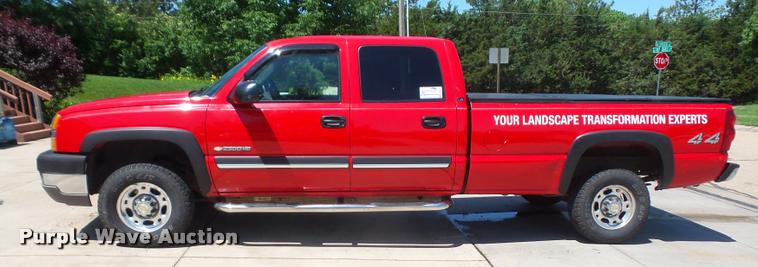 image for item DA6407 2003 Chevrolet Silverado 2500HD Crew Cab pickup truck
