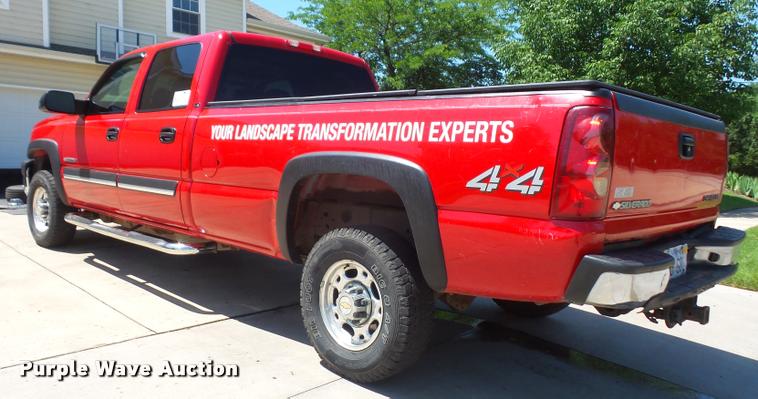 image for item DA6407 2003 Chevrolet Silverado 2500HD Crew Cab pickup truck