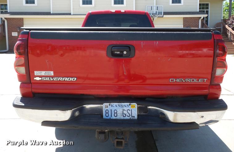 image for item DA6407 2003 Chevrolet Silverado 2500HD Crew Cab pickup truck