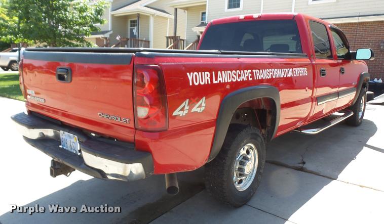 image for item DA6407 2003 Chevrolet Silverado 2500HD Crew Cab pickup truck
