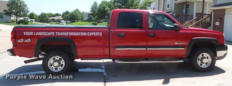 image for item DA6407 2003 Chevrolet Silverado 2500HD Crew Cab pickup truck