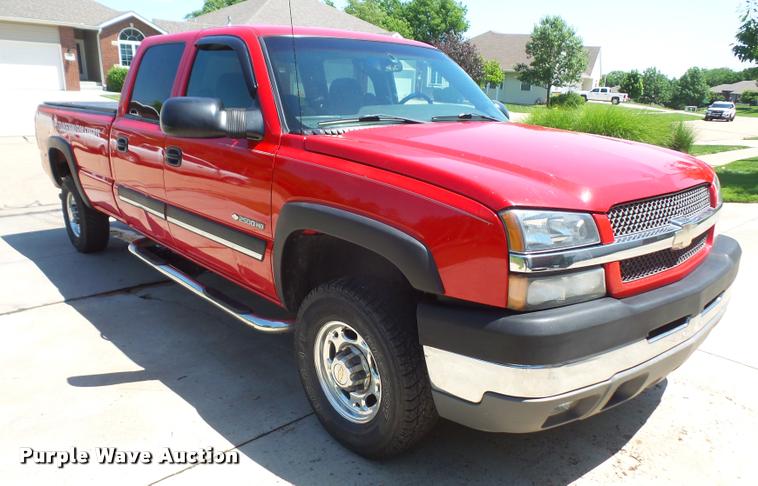 image for item DA6407 2003 Chevrolet Silverado 2500HD Crew Cab pickup truck
