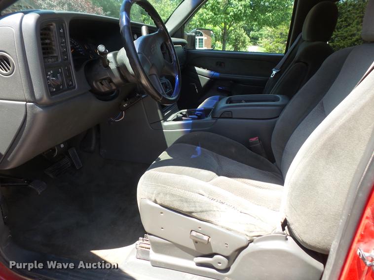 image for item DA6407 2003 Chevrolet Silverado 2500HD Crew Cab pickup truck