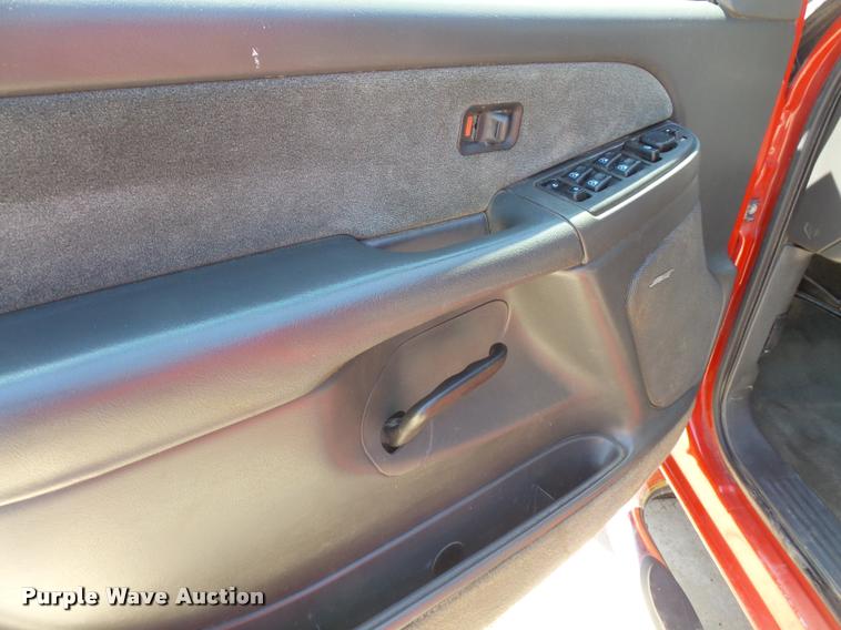 image for item DA6407 2003 Chevrolet Silverado 2500HD Crew Cab pickup truck