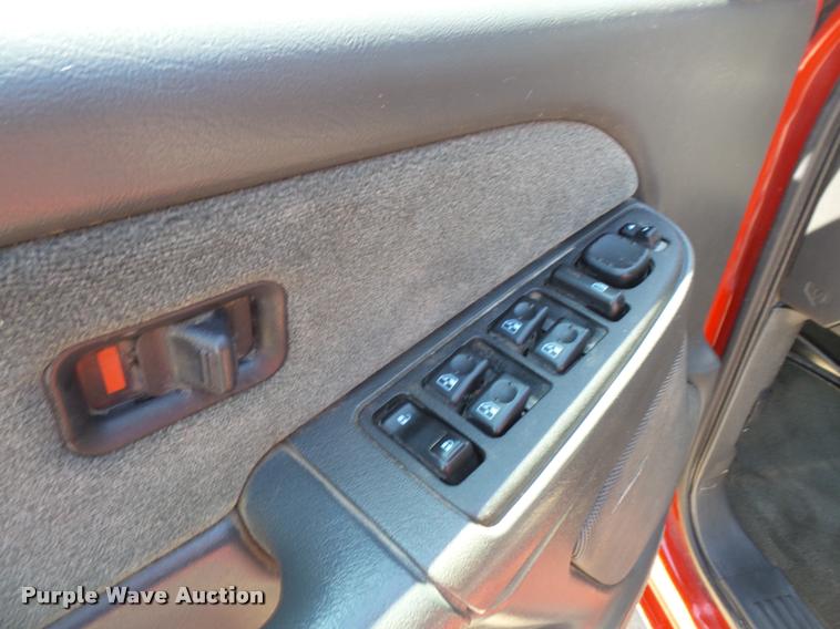 image for item DA6407 2003 Chevrolet Silverado 2500HD Crew Cab pickup truck