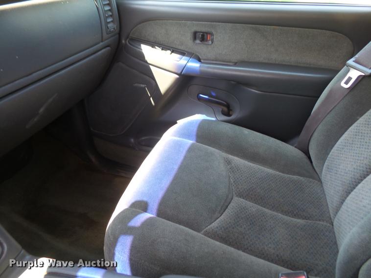 image for item DA6407 2003 Chevrolet Silverado 2500HD Crew Cab pickup truck