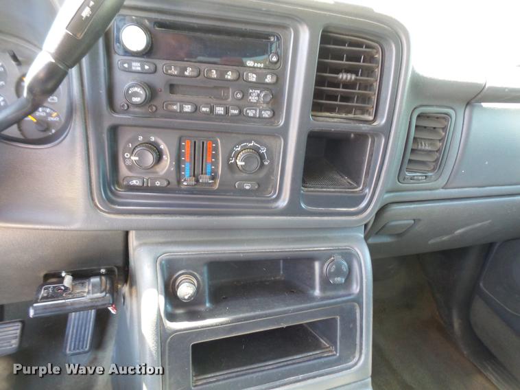 image for item DA6407 2003 Chevrolet Silverado 2500HD Crew Cab pickup truck