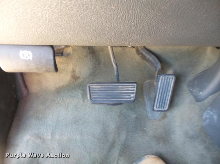 image for item DA6407 2003 Chevrolet Silverado 2500HD Crew Cab pickup truck