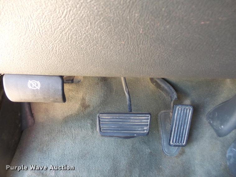 image for item DA6407 2003 Chevrolet Silverado 2500HD Crew Cab pickup truck