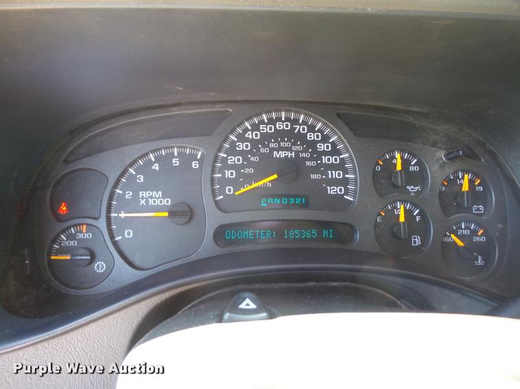 image for item DA6407 2003 Chevrolet Silverado 2500HD Crew Cab pickup truck