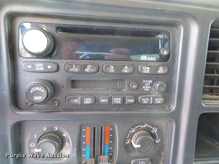 image for item DA6407 2003 Chevrolet Silverado 2500HD Crew Cab pickup truck