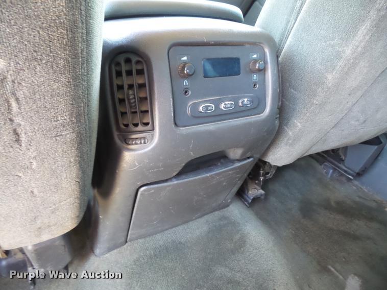 image for item DA6407 2003 Chevrolet Silverado 2500HD Crew Cab pickup truck