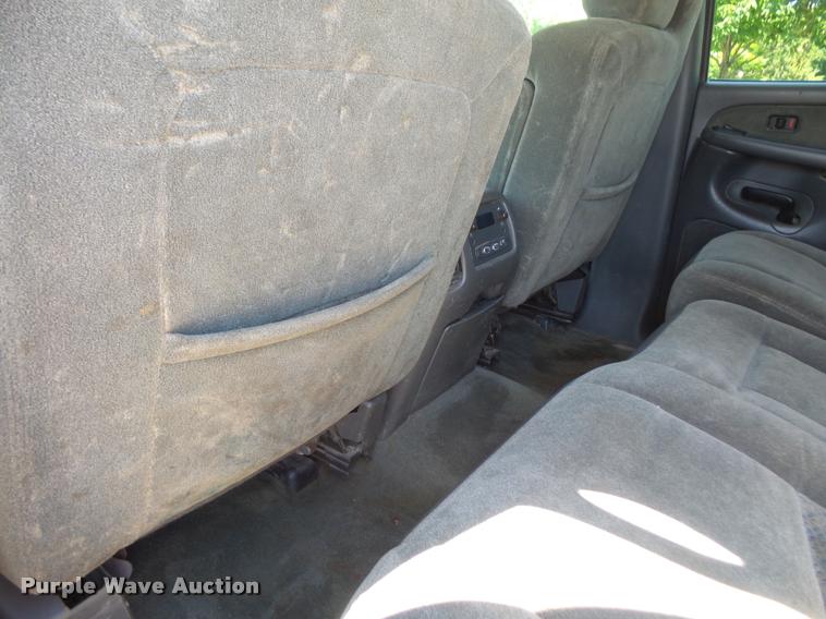 image for item DA6407 2003 Chevrolet Silverado 2500HD Crew Cab pickup truck