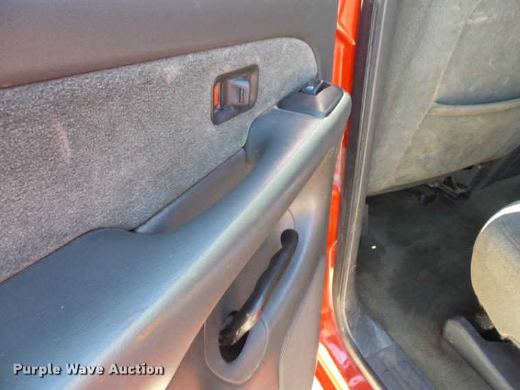 image for item DA6407 2003 Chevrolet Silverado 2500HD Crew Cab pickup truck