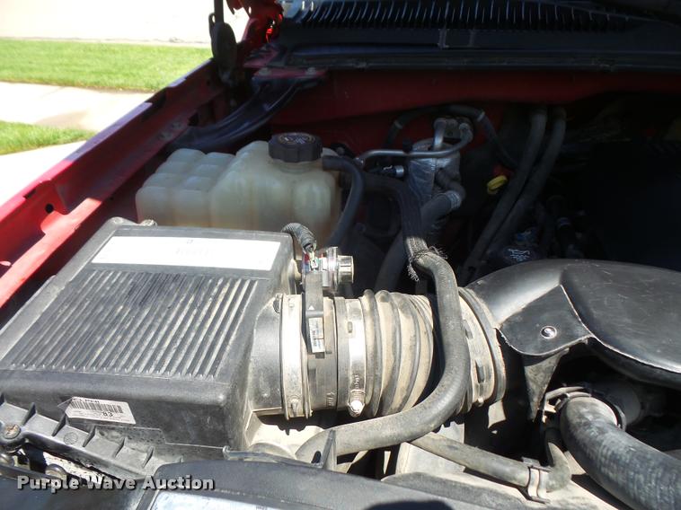 image for item DA6407 2003 Chevrolet Silverado 2500HD Crew Cab pickup truck