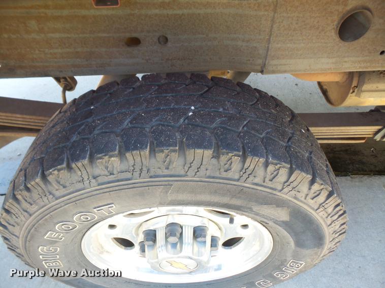 image for item DA6407 2003 Chevrolet Silverado 2500HD Crew Cab pickup truck