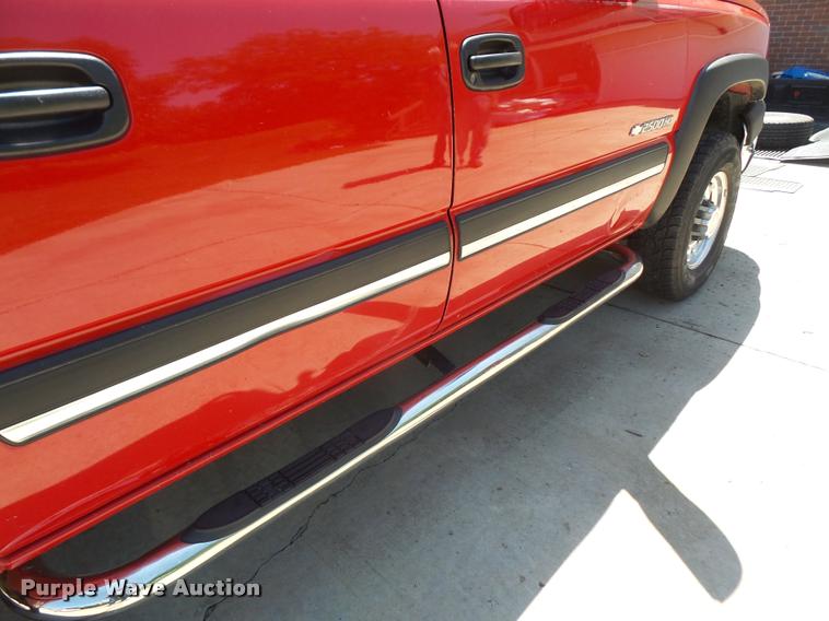 image for item DA6407 2003 Chevrolet Silverado 2500HD Crew Cab pickup truck