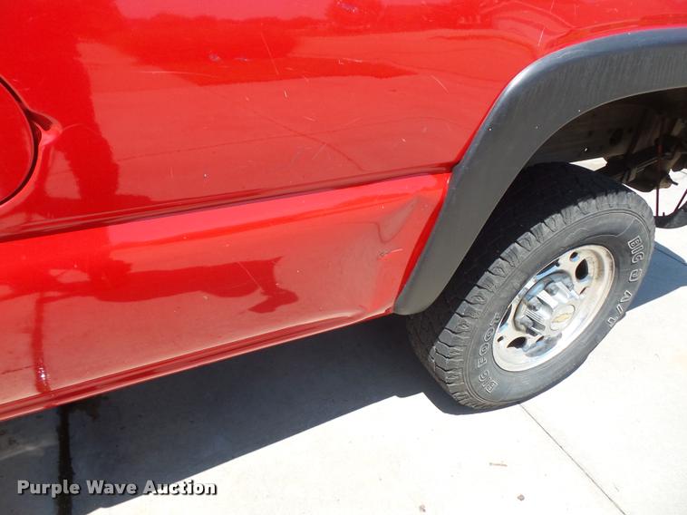 image for item DA6407 2003 Chevrolet Silverado 2500HD Crew Cab pickup truck