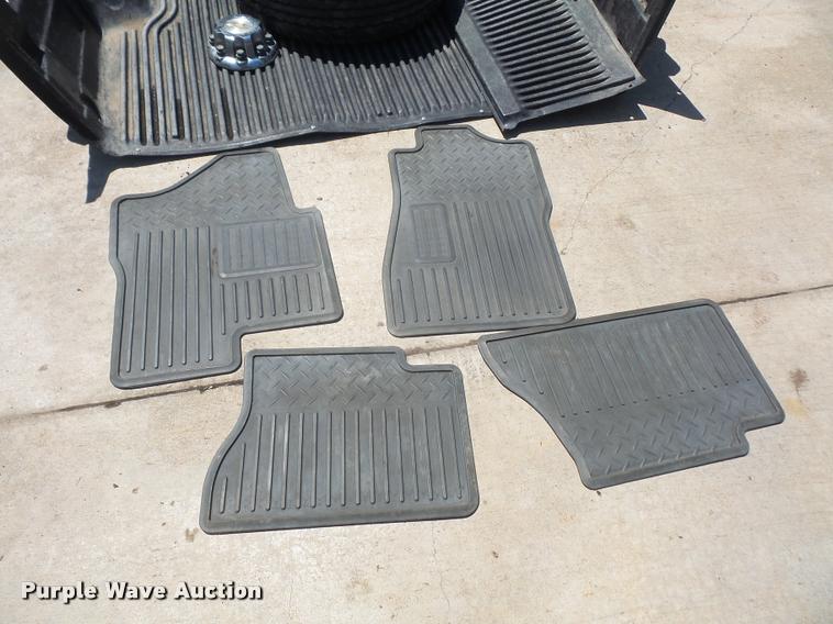 image for item DA6407 2003 Chevrolet Silverado 2500HD Crew Cab pickup truck