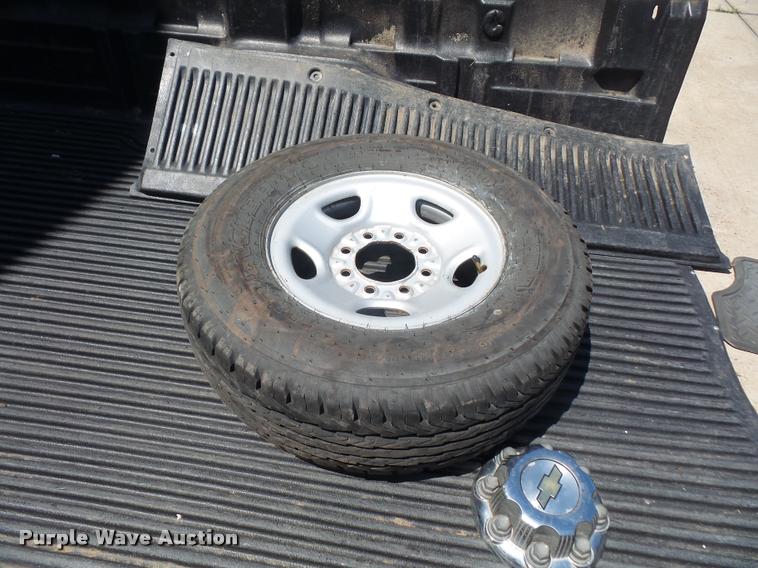 image for item DA6407 2003 Chevrolet Silverado 2500HD Crew Cab pickup truck