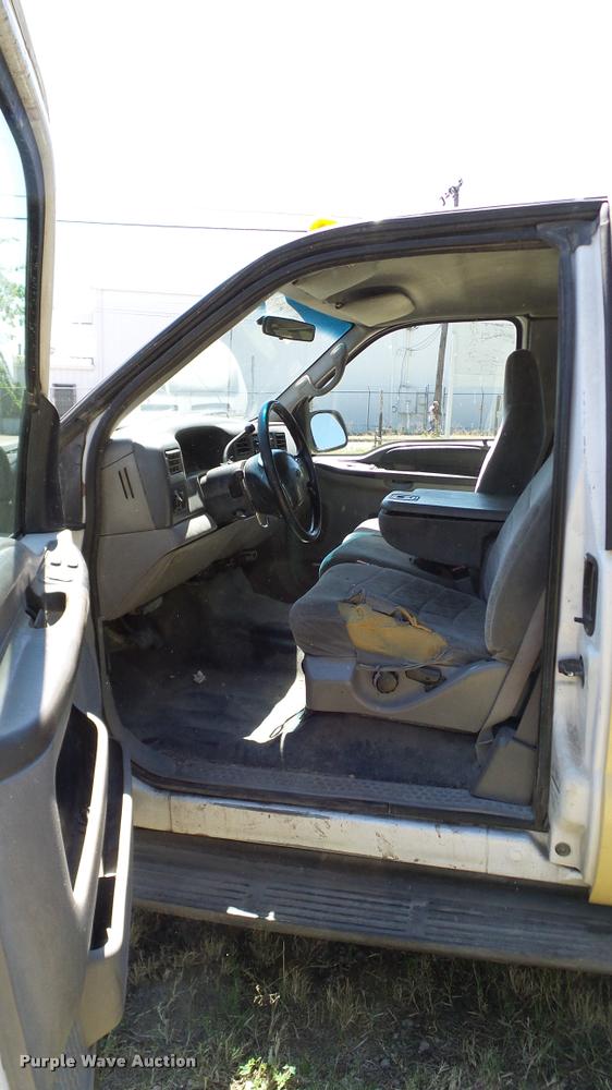 image for item DA6750 2000 Ford F350 Super Duty SuperCab utility bed pickup truck