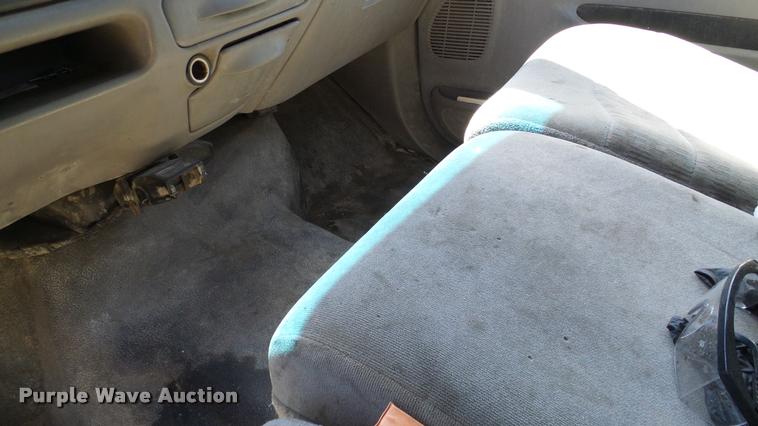 image for item DA6750 2000 Ford F350 Super Duty SuperCab utility bed pickup truck