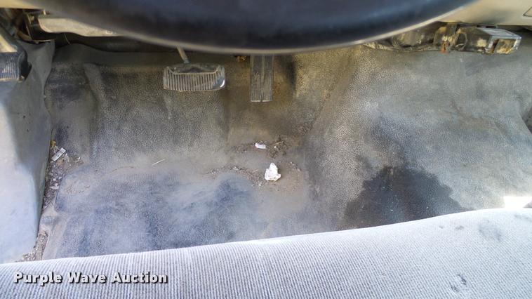 image for item DA6750 2000 Ford F350 Super Duty SuperCab utility bed pickup truck