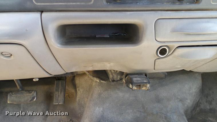 image for item DA6750 2000 Ford F350 Super Duty SuperCab utility bed pickup truck