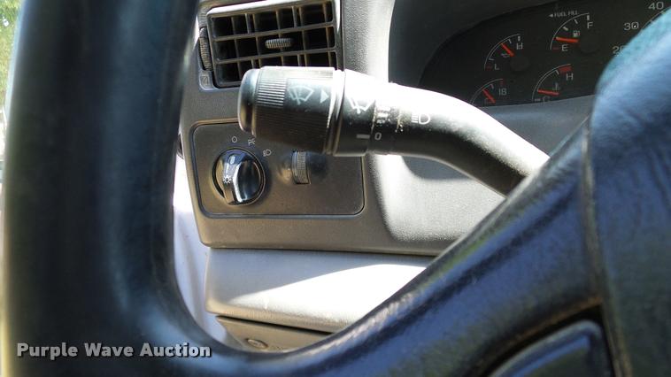 image for item DA6750 2000 Ford F350 Super Duty SuperCab utility bed pickup truck