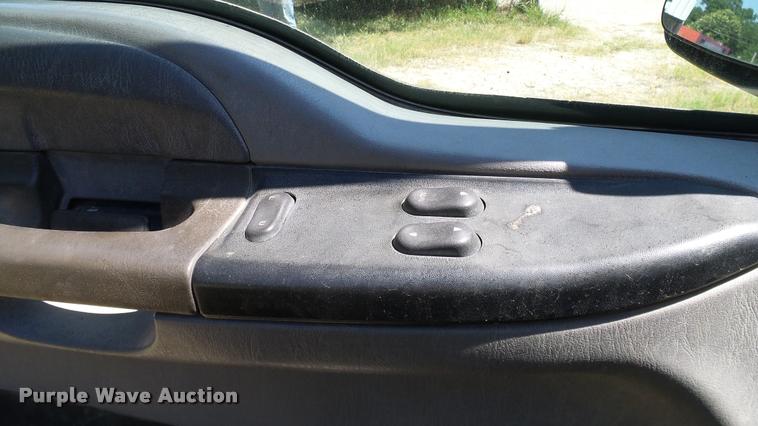 image for item DA6750 2000 Ford F350 Super Duty SuperCab utility bed pickup truck