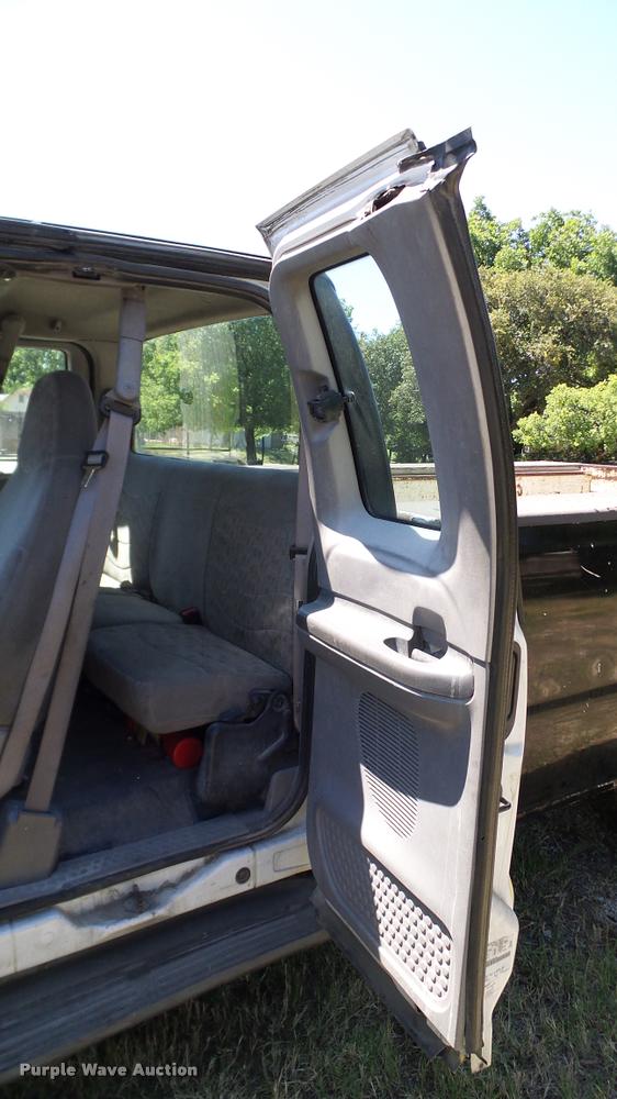 image for item DA6750 2000 Ford F350 Super Duty SuperCab utility bed pickup truck