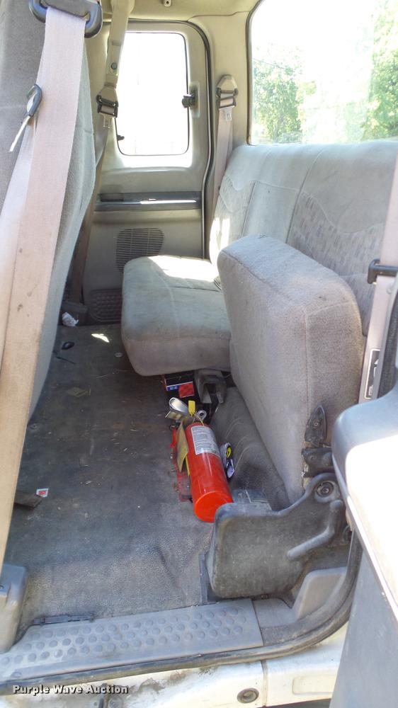 image for item DA6750 2000 Ford F350 Super Duty SuperCab utility bed pickup truck