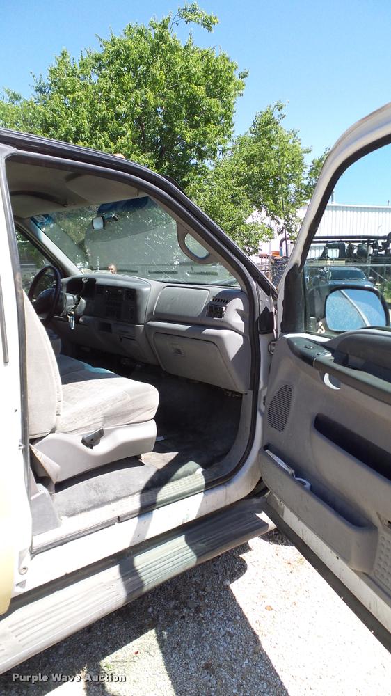 image for item DA6750 2000 Ford F350 Super Duty SuperCab utility bed pickup truck