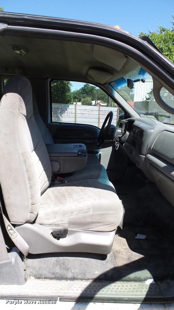 image for item DA6750 2000 Ford F350 Super Duty SuperCab utility bed pickup truck