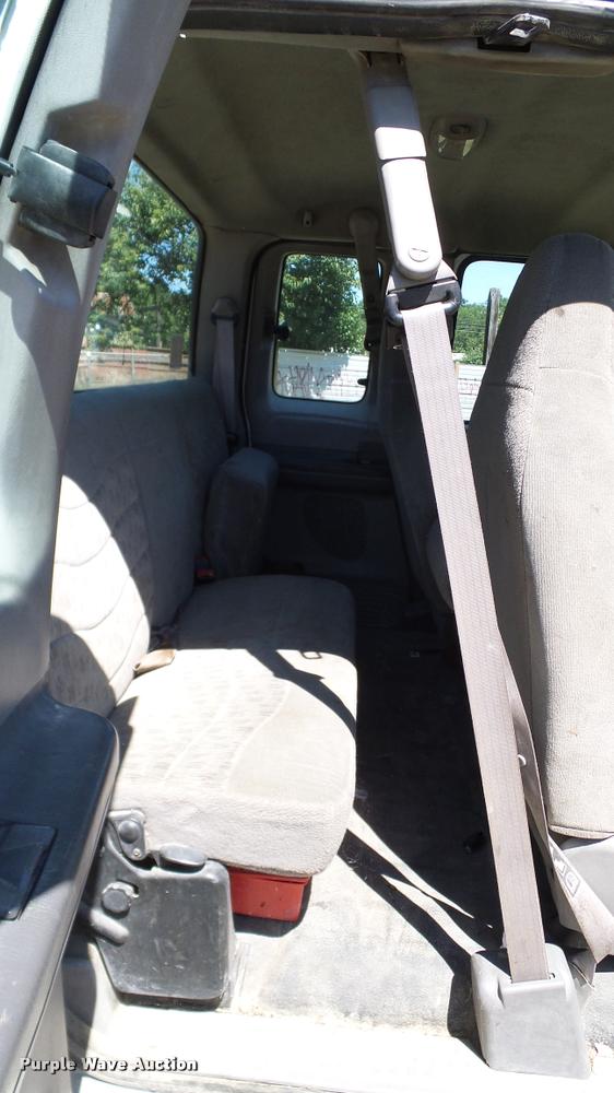 image for item DA6750 2000 Ford F350 Super Duty SuperCab utility bed pickup truck