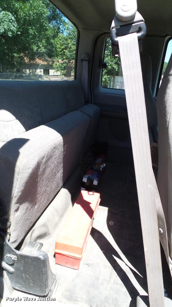 image for item DA6750 2000 Ford F350 Super Duty SuperCab utility bed pickup truck